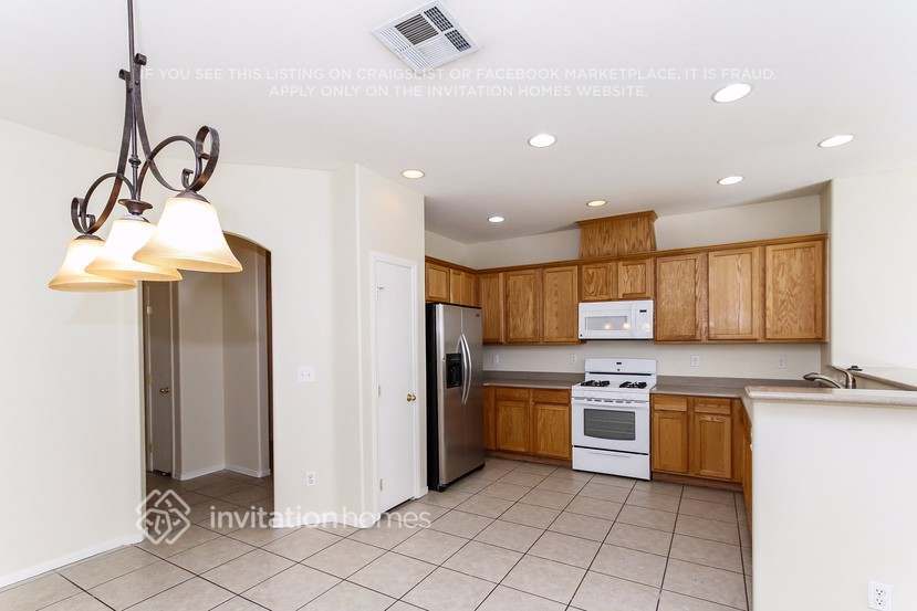 Building Photo - 6674 Frances Celia Ave