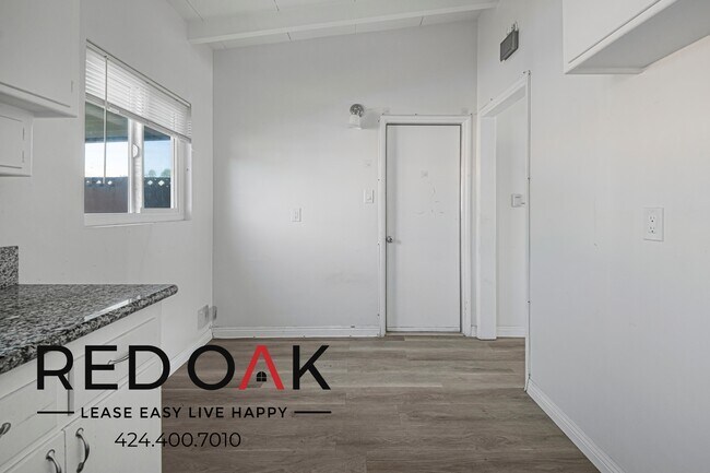 Building Photo - 15301 Woodruff Pl