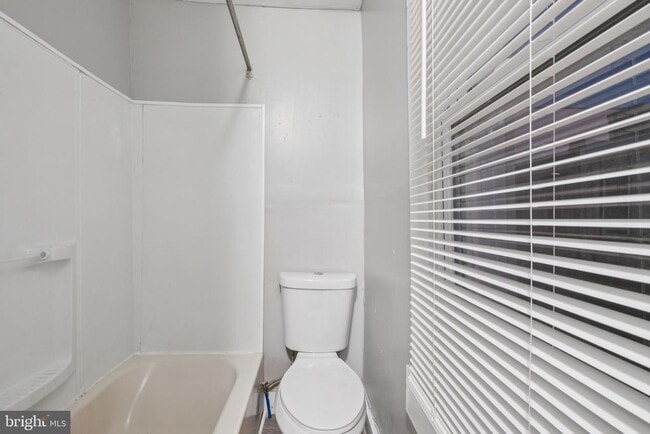 Building Photo - 1316 W Clementine St