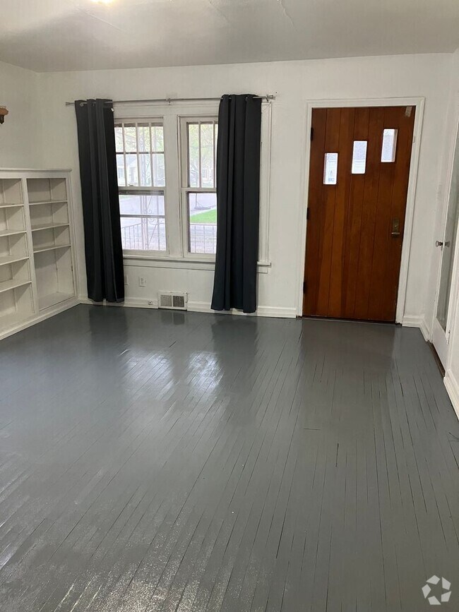 Building Photo - Spacious 5-Bedroom Family Home in Springfi...