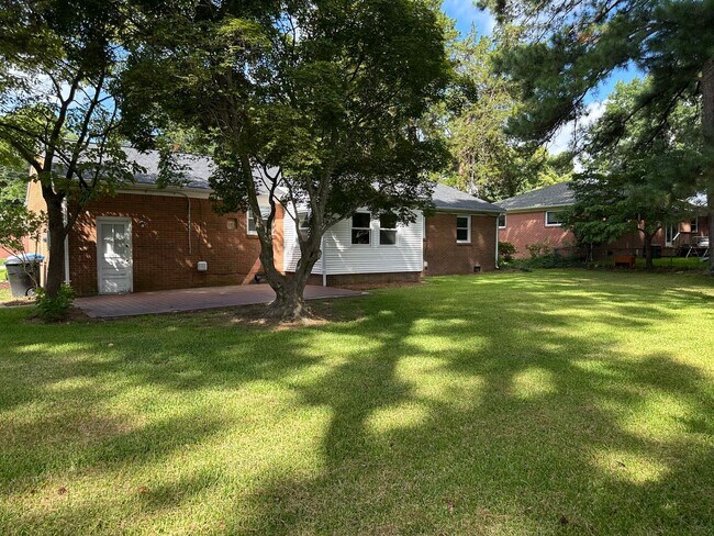 Building Photo - 1408 Dermott Ave