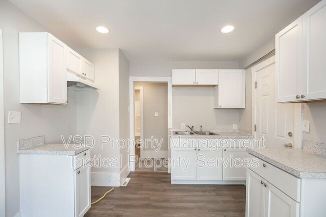 Building Photo - 3692 E 147th St