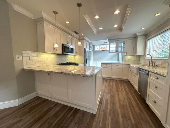 Building Photo - Gorgeous 3 Bed, 2.5 on Corner Lot