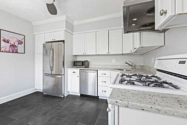 Primary Photo - 17 Gilbert St