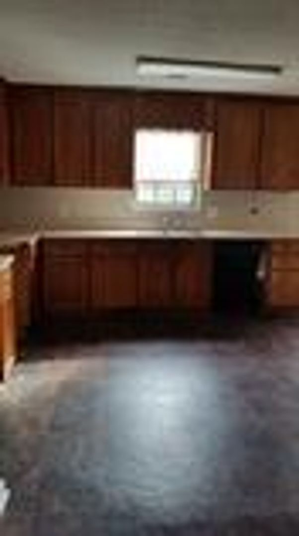 Building Photo - Cozy & Spacious 3 Bedroom Home with Garage and Private Backyard