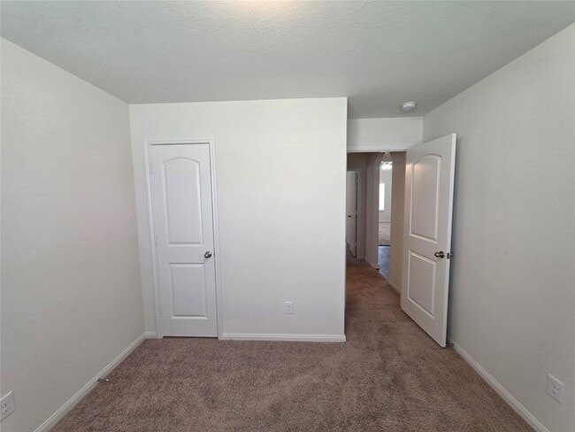 Building Photo - 723 Crystal Lakes Dr