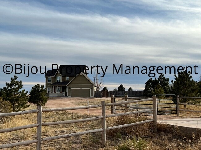Building Photo - Spacious Country Living!