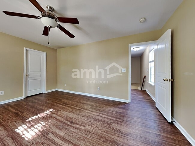 Building Photo - 9002 Glenashley Dr