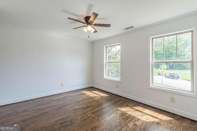 Building Photo - 1410 Eastland Rd SE