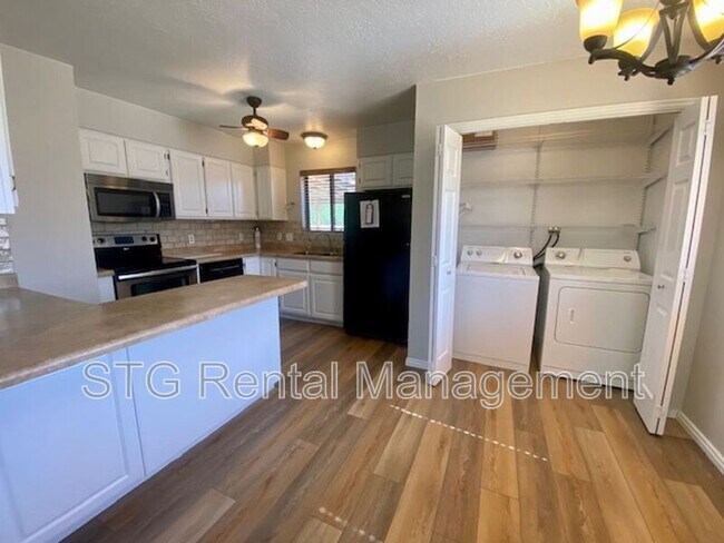 Building Photo - 1075 1400 W St