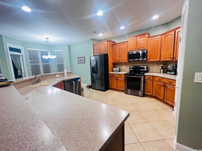 Building Photo - 584 Summerhill Dr