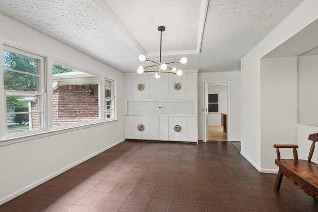 Building Photo - 18 Dorison Dr