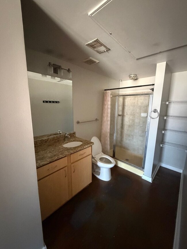 Building Photo - Modern One Bedroom Midtown Condo