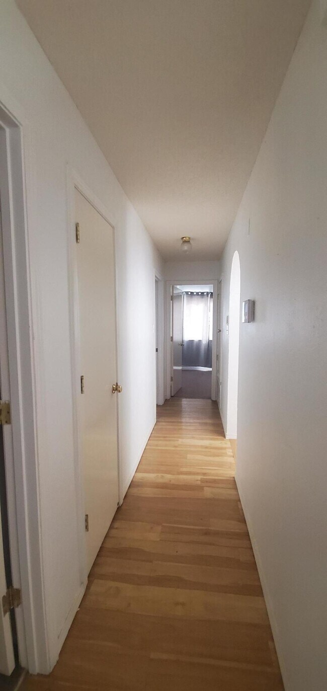 Building Photo - 3400 Tierra Cromo Rd