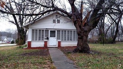 Building Photo - 2328 S Harris Ave