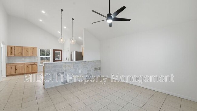 Building Photo - 1361 Bob White Dr