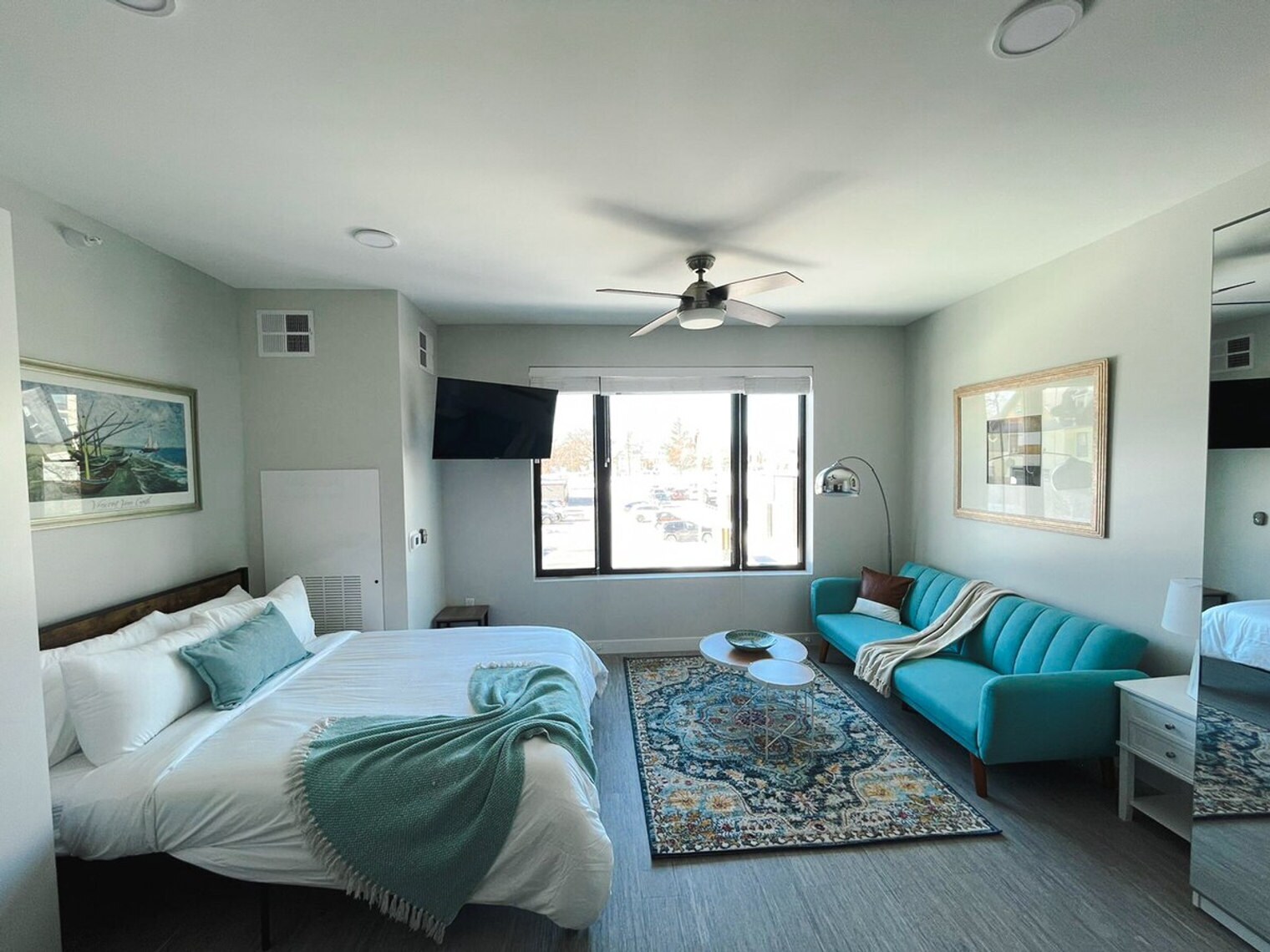 Building Photo - 2530 University Ave