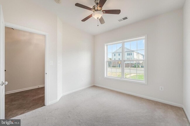 Building Photo - 43190 Loudoun Reserve Dr
