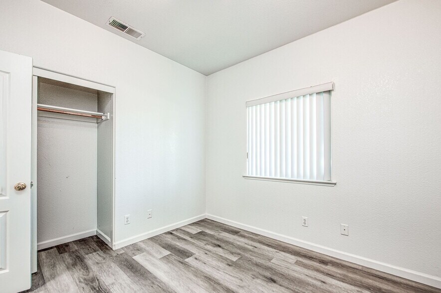 Building Photo - 1708 E Chelsea Dr