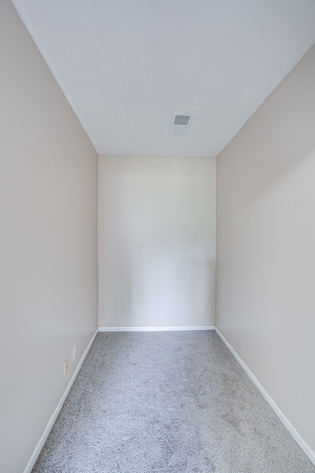 Building Photo - 3399 Ravinia Cir
