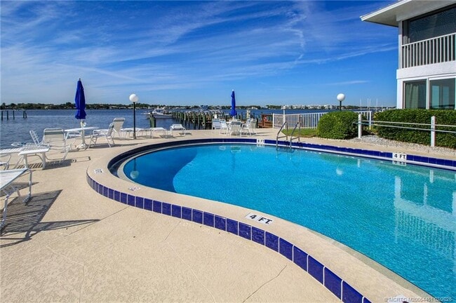 Building Photo - 1858 SW Palm City Rd