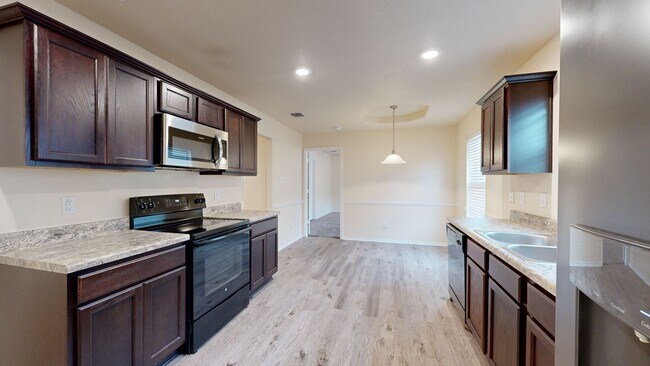 Building Photo - Minutes from Fort Hood charming 4 bedroom ...