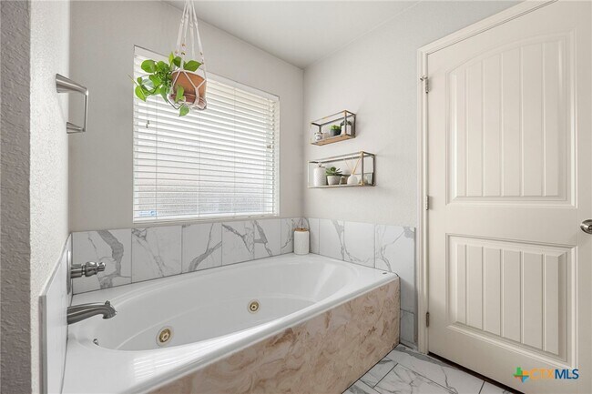 Building Photo - 4704 Bear River Trl