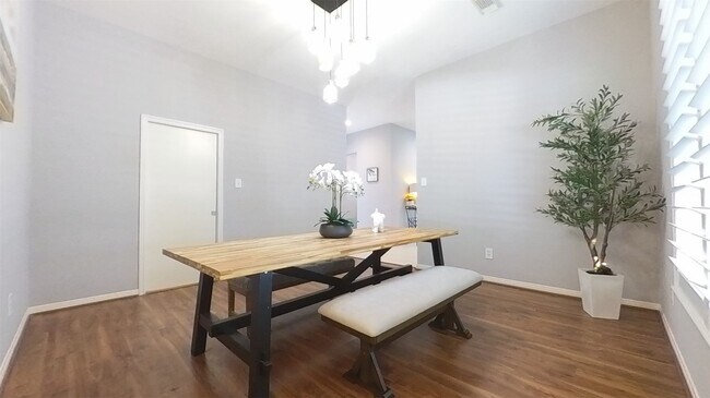 Building Photo - 3339 Country Club Blvd