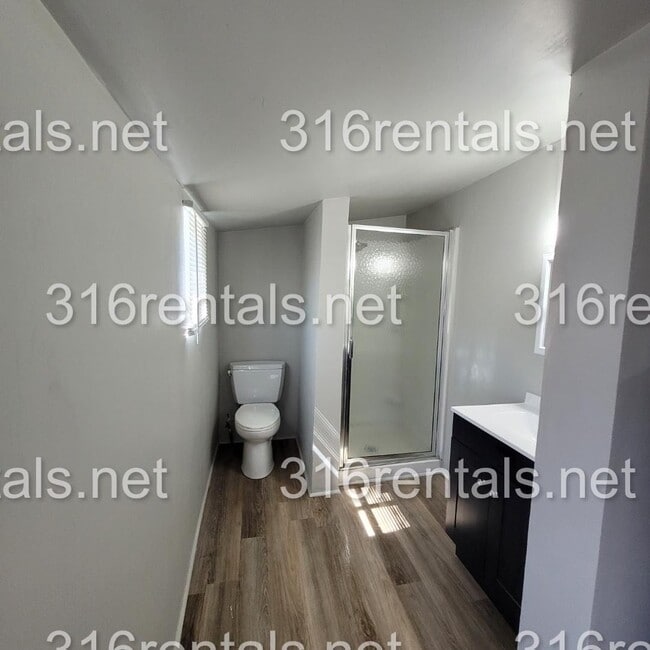 Building Photo - $875 - 2 bed 1 bath - Single Family Home