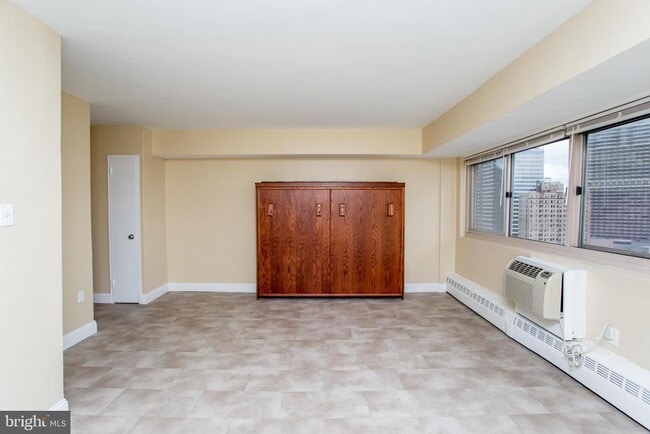 Building Photo - 2101 Chestnut St