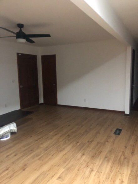 Building Photo - 186 Zelma St SW