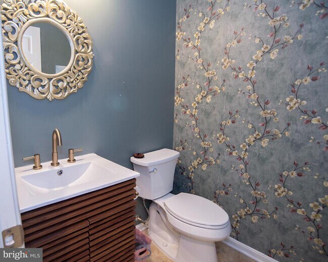 Building Photo - 20 Aster Ln