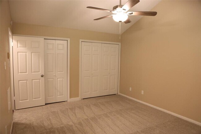 Building Photo - 12030 Hedgegate Dr