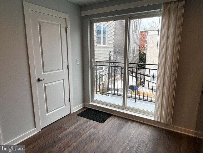 Building Photo - 2543 Manton St