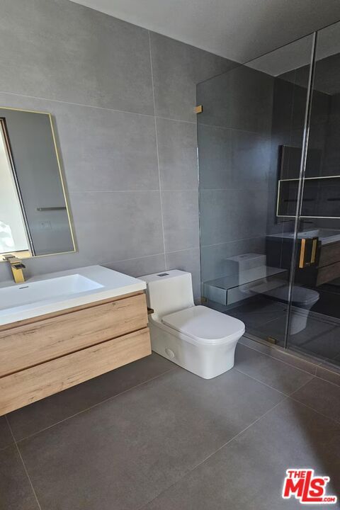 Building Photo - 5141 Varna Ave