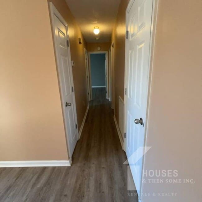 Building Photo - 113 Susan Ave