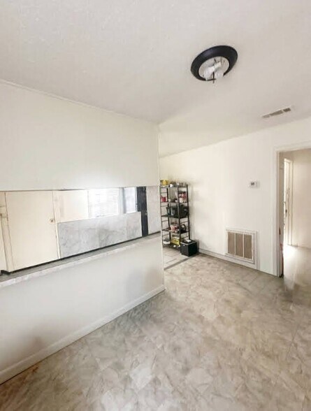 Building Photo - 533 Stillwood Dr