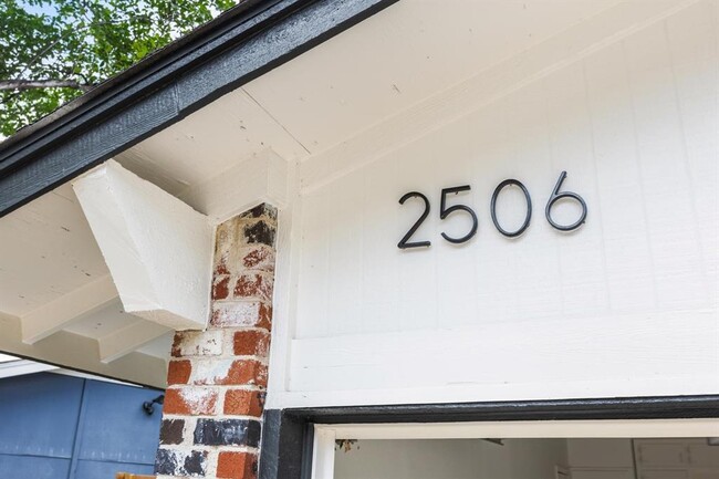 Building Photo - 2506 Carlow Dr