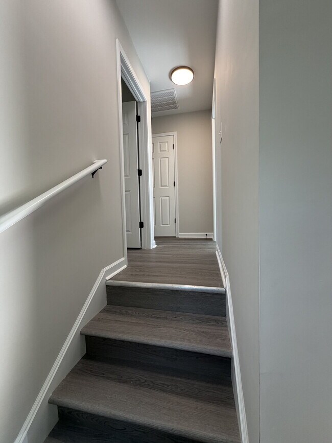 Building Photo - Pet-Friendly Charming 3-Bedroom, 2-Bath Home on Harrison Ave – Your Cozy Retreat Awaits!"