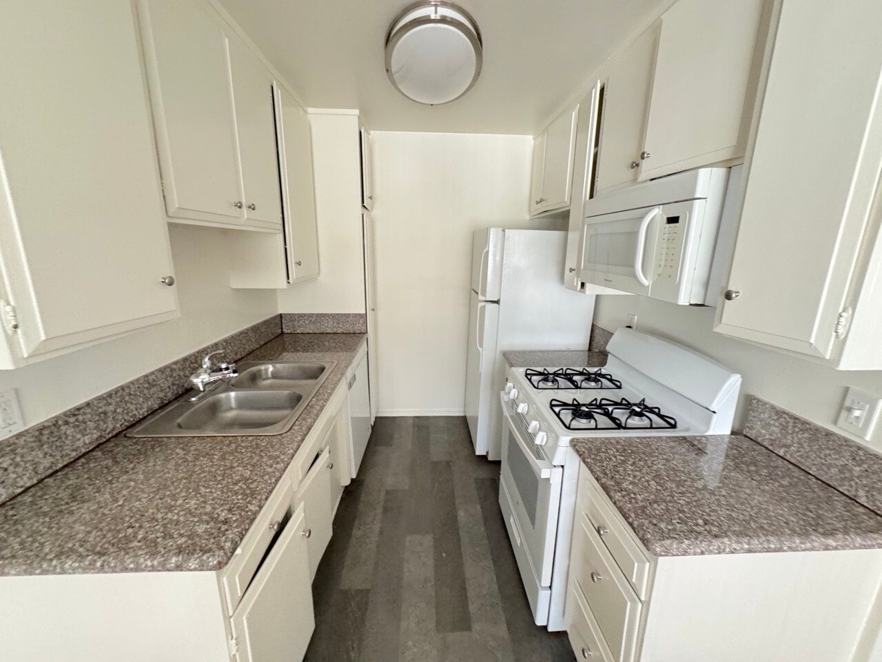 Building Photo - 447 W Elk Ave