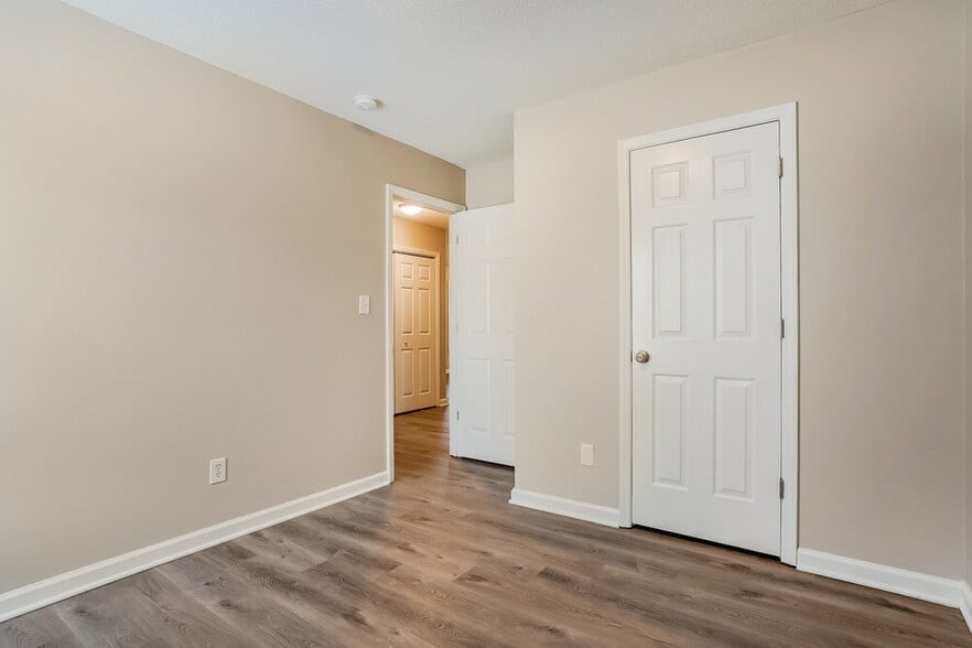 Building Photo - 1256 Grovewood Dr