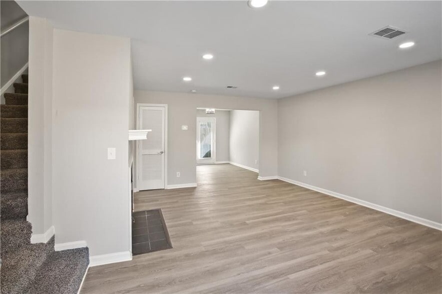 Building Photo - 124 Holcomb Ferry Rd