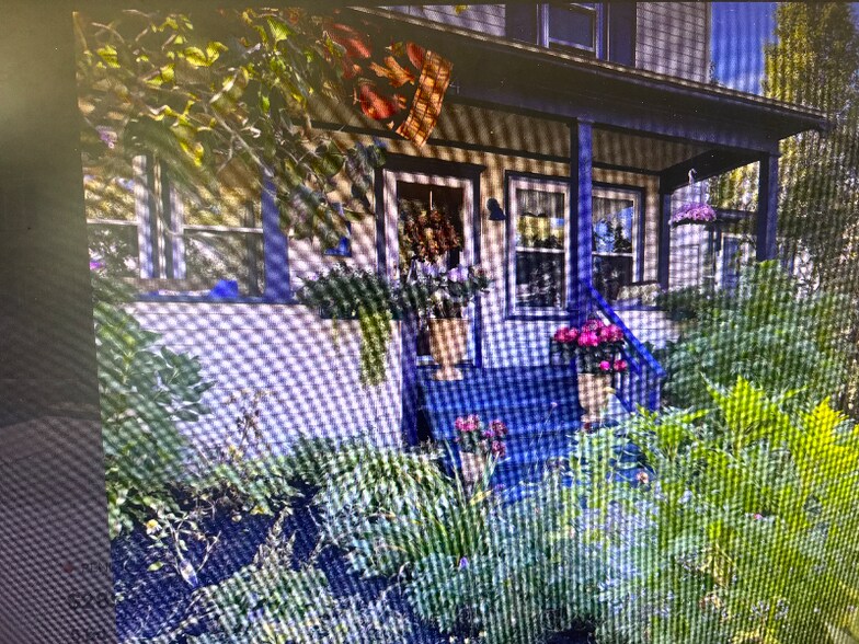 Building Photo - 34 Pleasantdale Ave