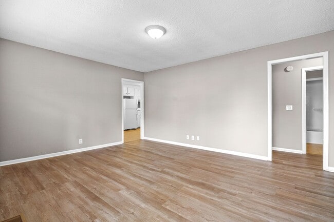 Building Photo - 3 Bedroom Pet Friendly Home For Rent Close To Post!