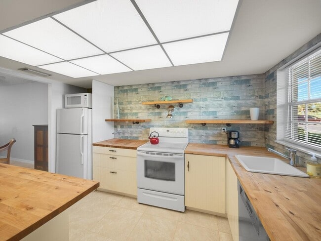 Building Photo - 1262 Sugar Sands Blvd