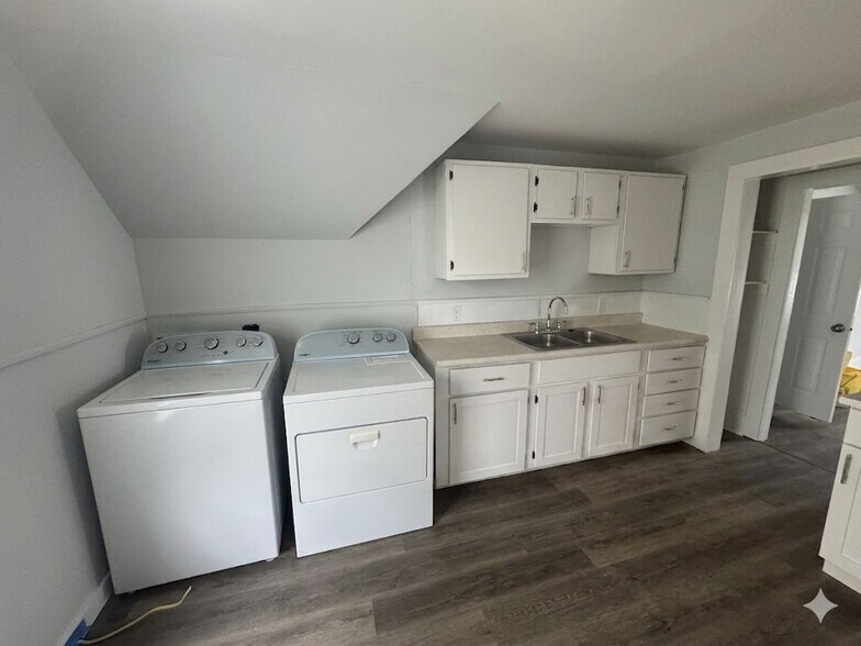 Building Photo - 284 Mechanic St