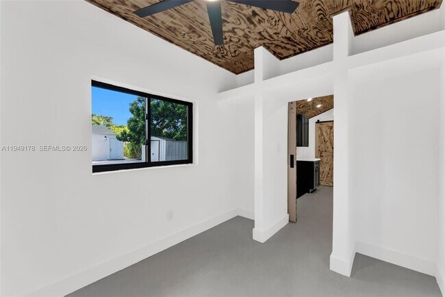 Building Photo - 889 NW 102nd St