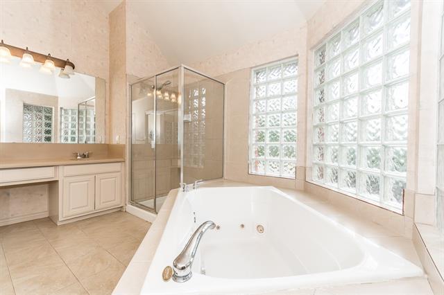 Building Photo - 10804 Briar Brook Ln
