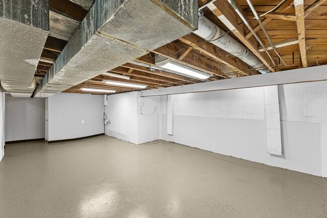 Building Photo - Charming 3-Bed Ranch with Detached Garage – Prime Upper Arlington/Columbus Area!
