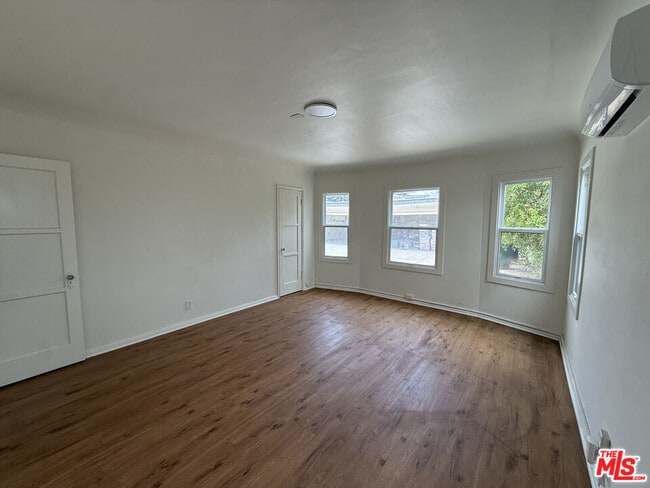 Building Photo - 211 S Arnaz Dr